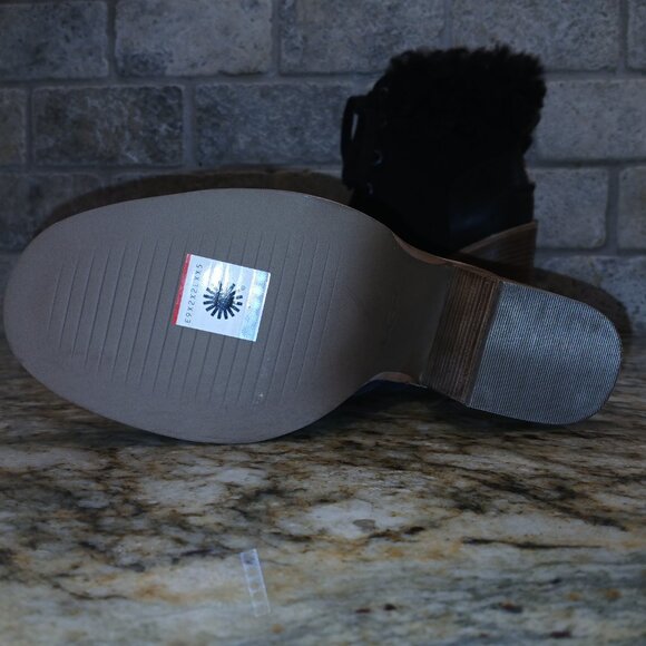 *NWOB* UGG Women's Jaxon  Black Cuffed Lace Up Heeled Ankle Booties - Picture 6 of 8